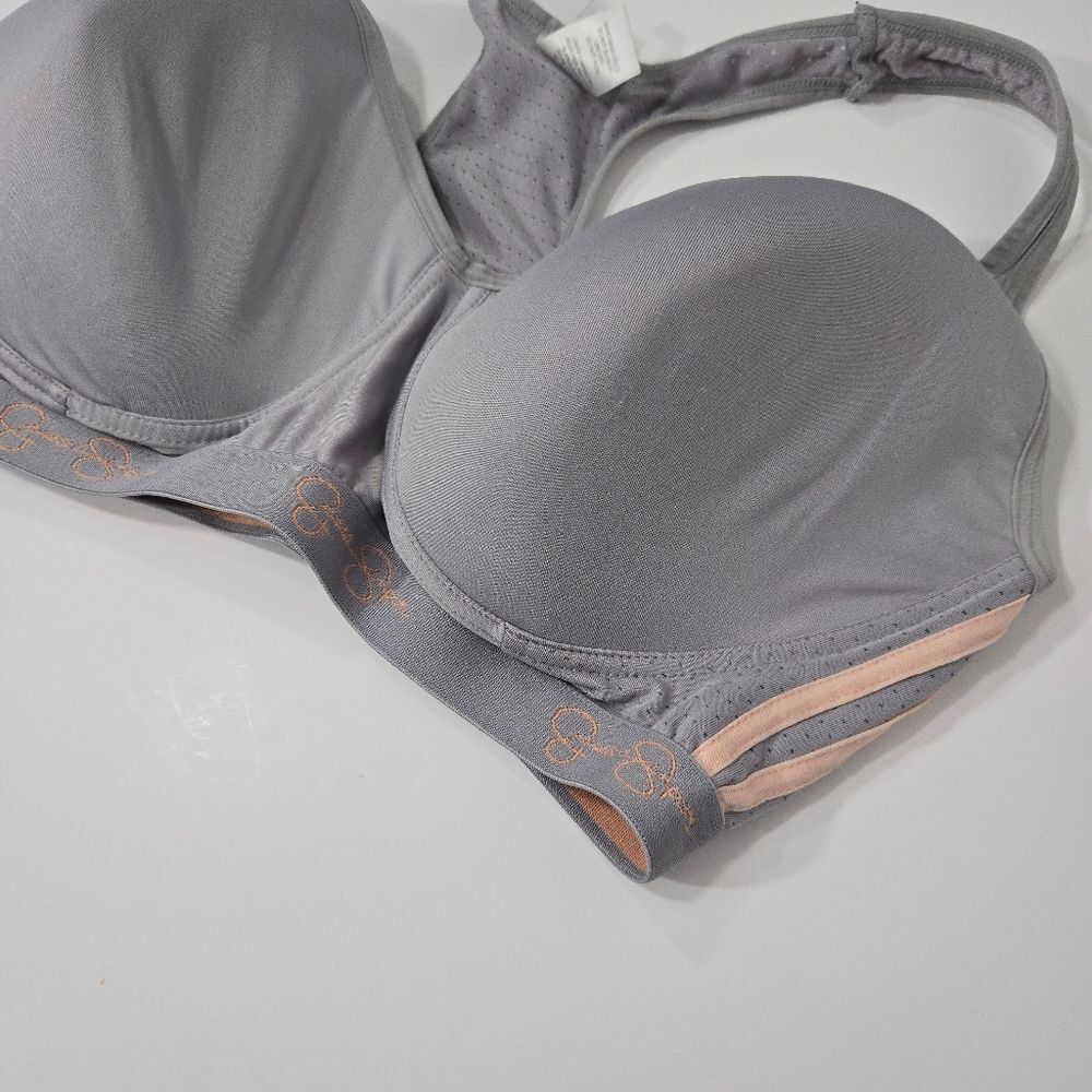 Jessica Simpson bra - Picture 2 of 12